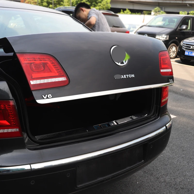 For Vw Phaeton trunk trim strip, rear trunk light strip, trunk decoration strip, exterior modification special parts.