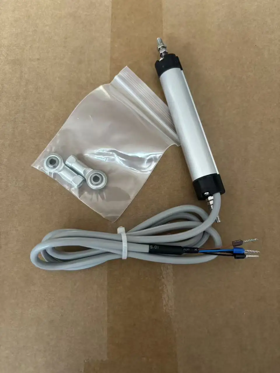

KPM18 18mm Power supply 10V，output 0-10V with 15 meters cable Linear Potentiometer Displacement Transducer Travel Sensor