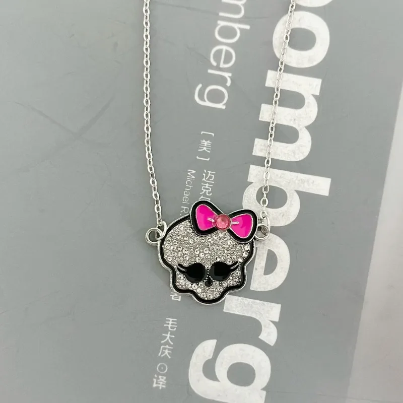 

Sweet and Cool Style Fashionable Personality Bow Tie Rhinestone Skull Necklace Spicy Girl Style Niche High-quality Pendant