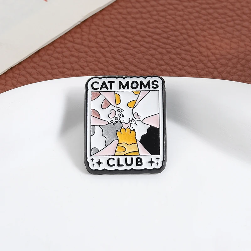Cat Moms Club Enamel Pins Cute Multi-Cat Paws Cat Parent Identity Cute Cat Paws Brooches Lapel Badges Jewelry Gifts For Friends