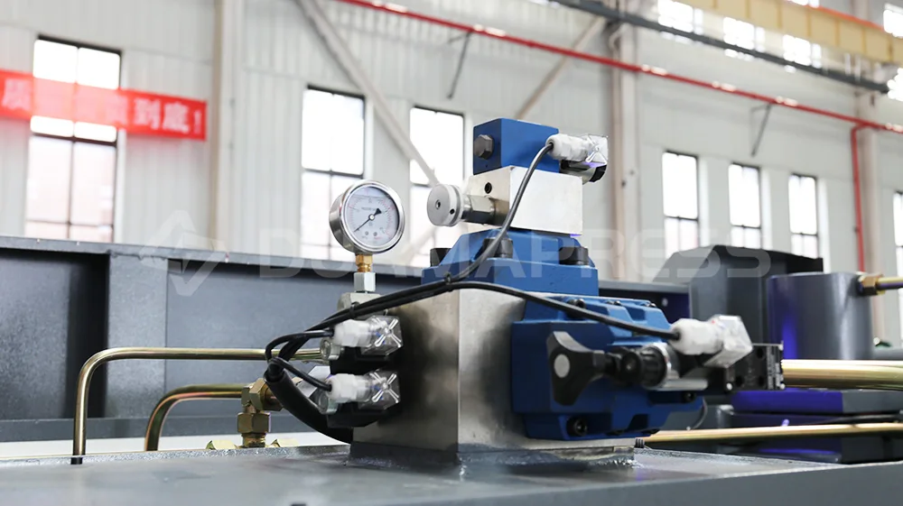 Smooth-operation 12X3200 CNC Hydraulic Guillotine Shearing Machine DAC360T System High-Precision Metal Cutting