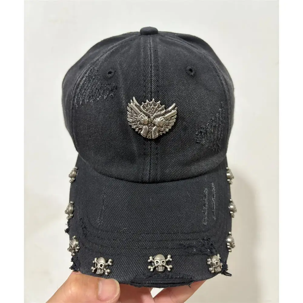 

European and American street fashion, personalized metal decoration, punk rock, washed denim, perforated baseball cap