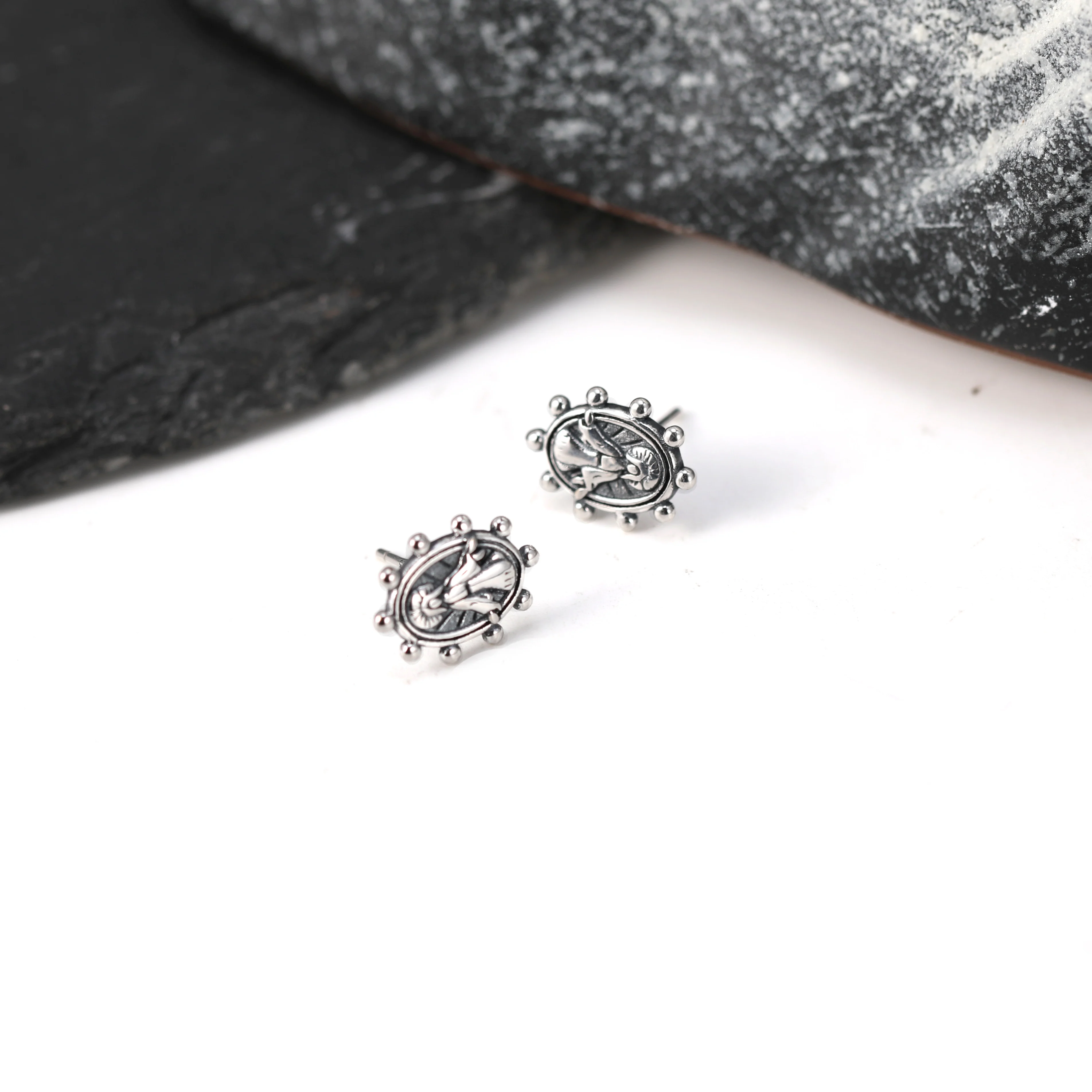 

ED030 sterling silver S925 James Avery Virgin Mary Studs earrings