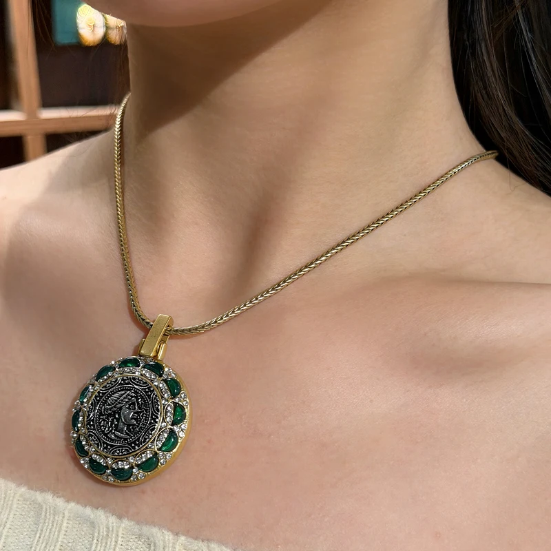 

Vintage Beauty Head Ancient Coin Pendant Necklace Green Glaze For Women Roound Jewelry Trends 2025 Hollow Designer Party New