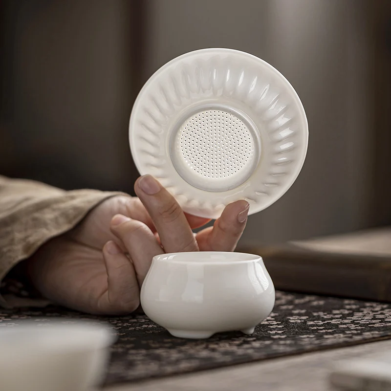 White Porcelain and Blue Jade Tea Strainer with Integrated Ceramic Holes, Tea Leaf Filter, Tea Accessories, Creative Ceramic Tea Filter