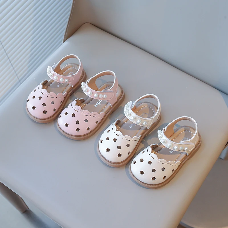 

Летние повседневные сандалии для девочек с жемчугом и петлями на крючках, милые детские туфли на плоской подошве, бежевые, розовые, нескользящие, шикарные, повседневная детская обувь, От 4 до 4 лет
