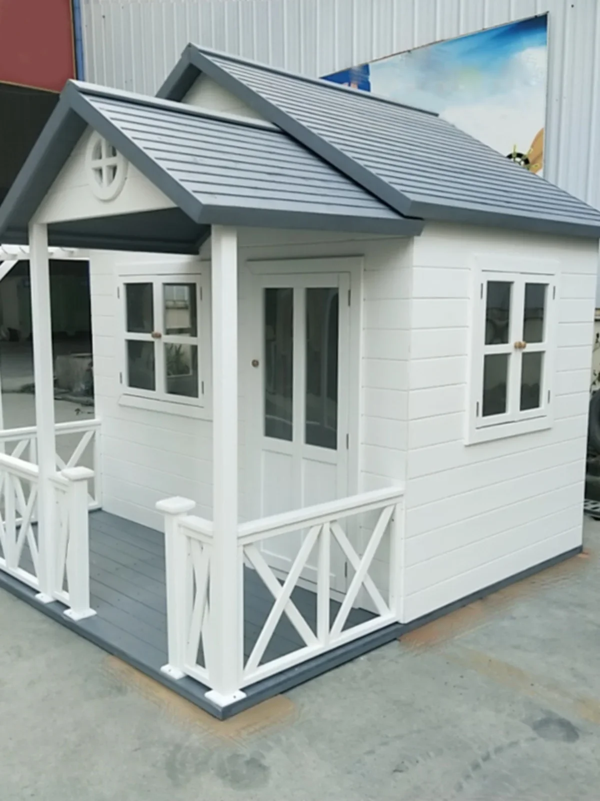 Outdoor chalet Children's game room Tree house Wooden house Interactive preservative wood mobile wooden house customization