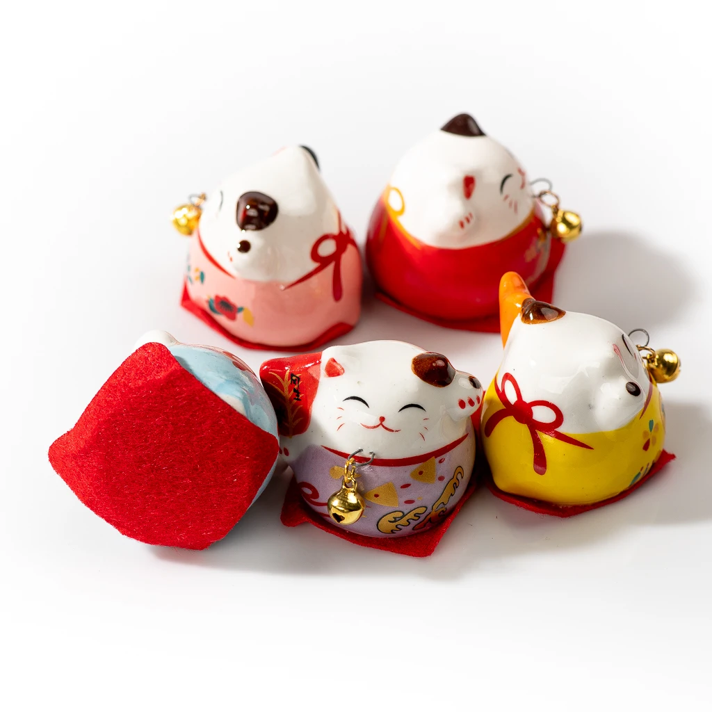 Cartoon Lucky Cat Ceramic Ornament Small Bell Gift Crafts Desktop Ornament Wholesale XN626