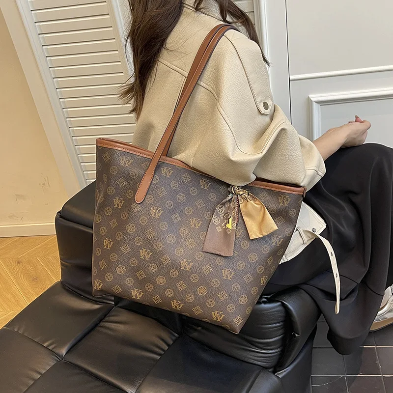 

Большая сумка с принтом 2025 года, просторная женская сумка подмышками, осенняя пригородная сумка через плечо, винтажная текстурированная сумка на ремне «день-ночь»