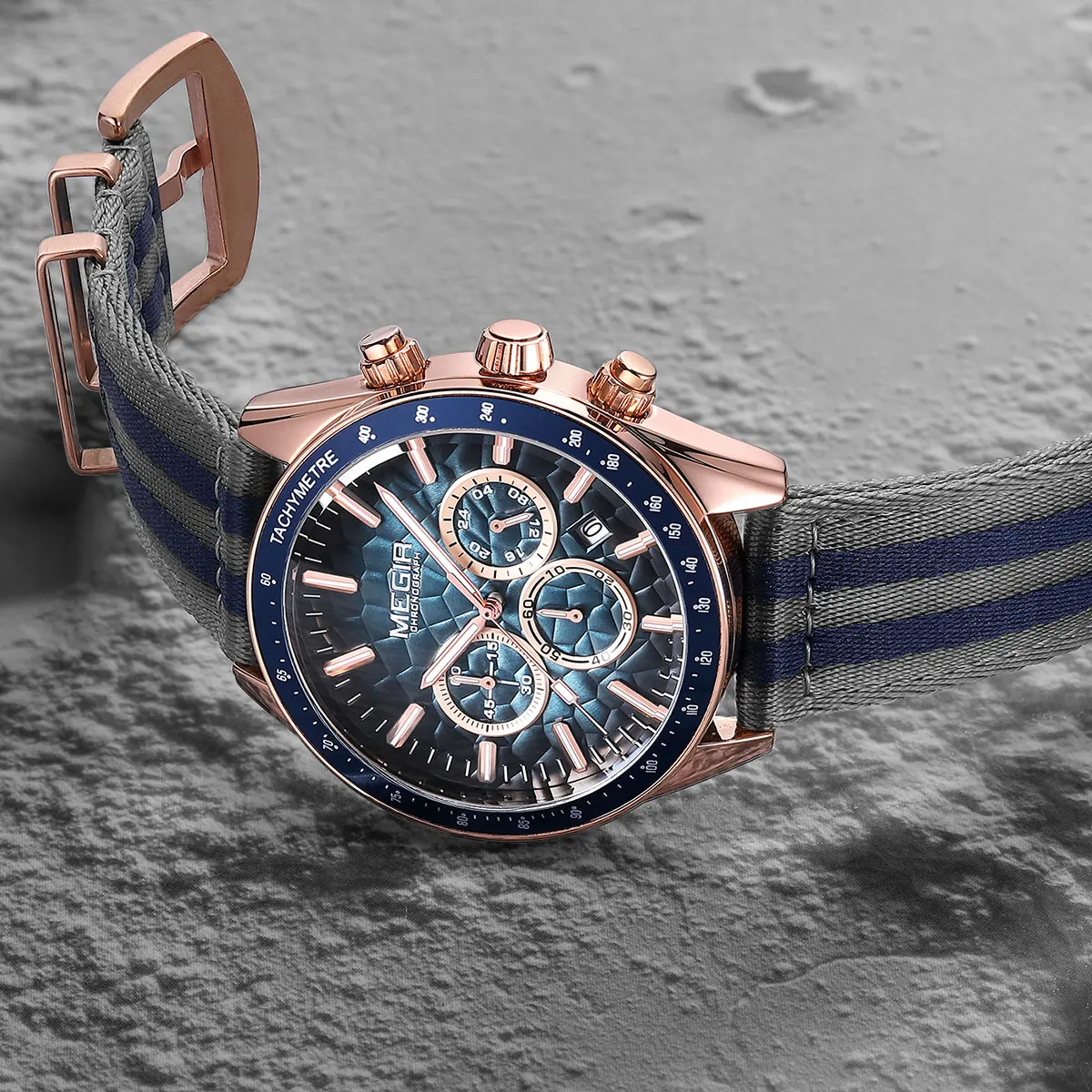 

MEGIR Men's Chronograph Watch with Honeycomb Dial Date Display Luminous Quartz Wristwatch Canvas Strap Decorative Tachymeter