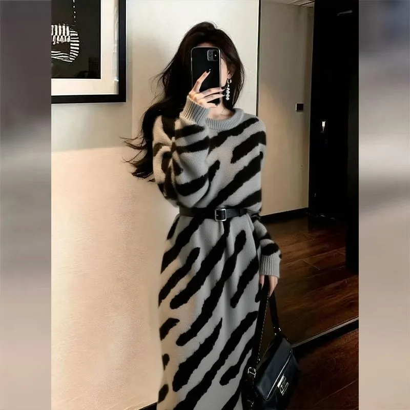 French Gray Striped Knitted Dress for Women 2025 New Style Winter Light Style High-end Feeling Waist Cinching Sweater Long Skirt