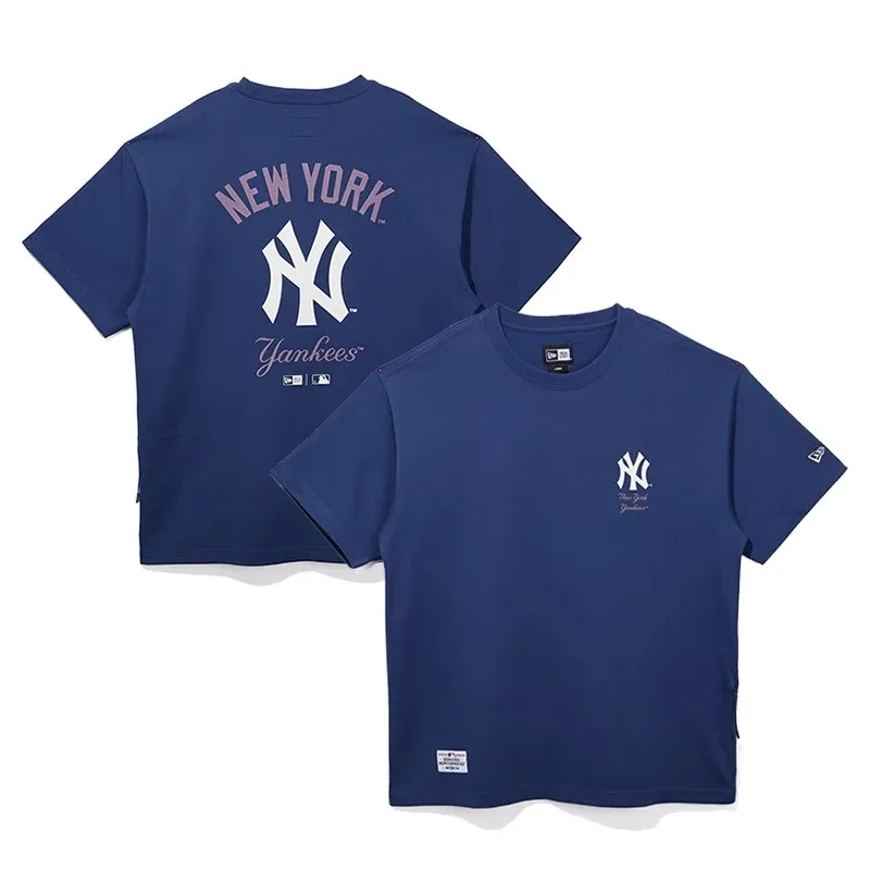 New Era Ss25 Seri Fungsional Nyaman Mlb New York Yankees Kaos Lengan Pendek Kerah Bulat Santai Bernapas dengan Cetakan Belakang Unisex