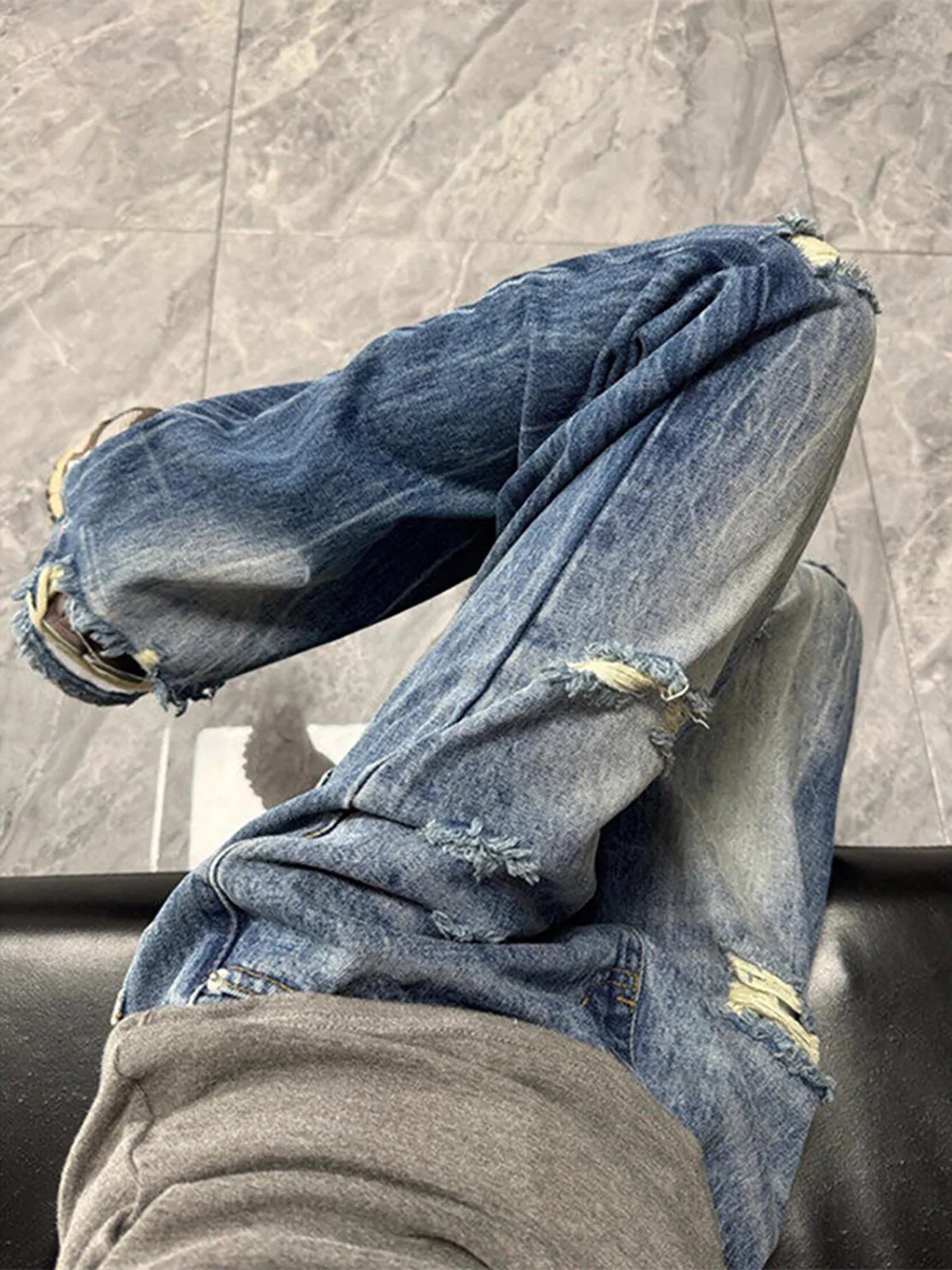 Slim Straight Men's Jeans with Frayed Hem And Washed Effect Teenage Style Micro Flared Loose Elastic mid Waist Denim Jeans