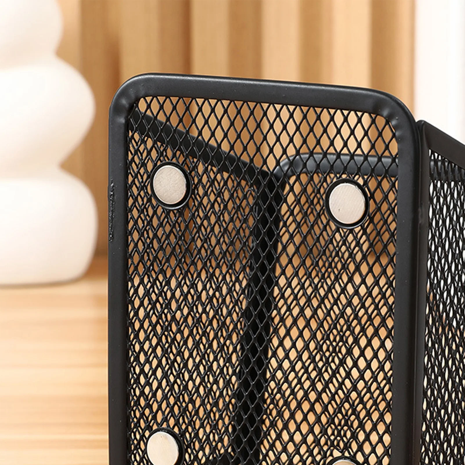 

Wall Hanging Magnetic Pen Holder Space Saving Fridge Cubicle Desks Locker Accessories Christmas Gift for Students Kids