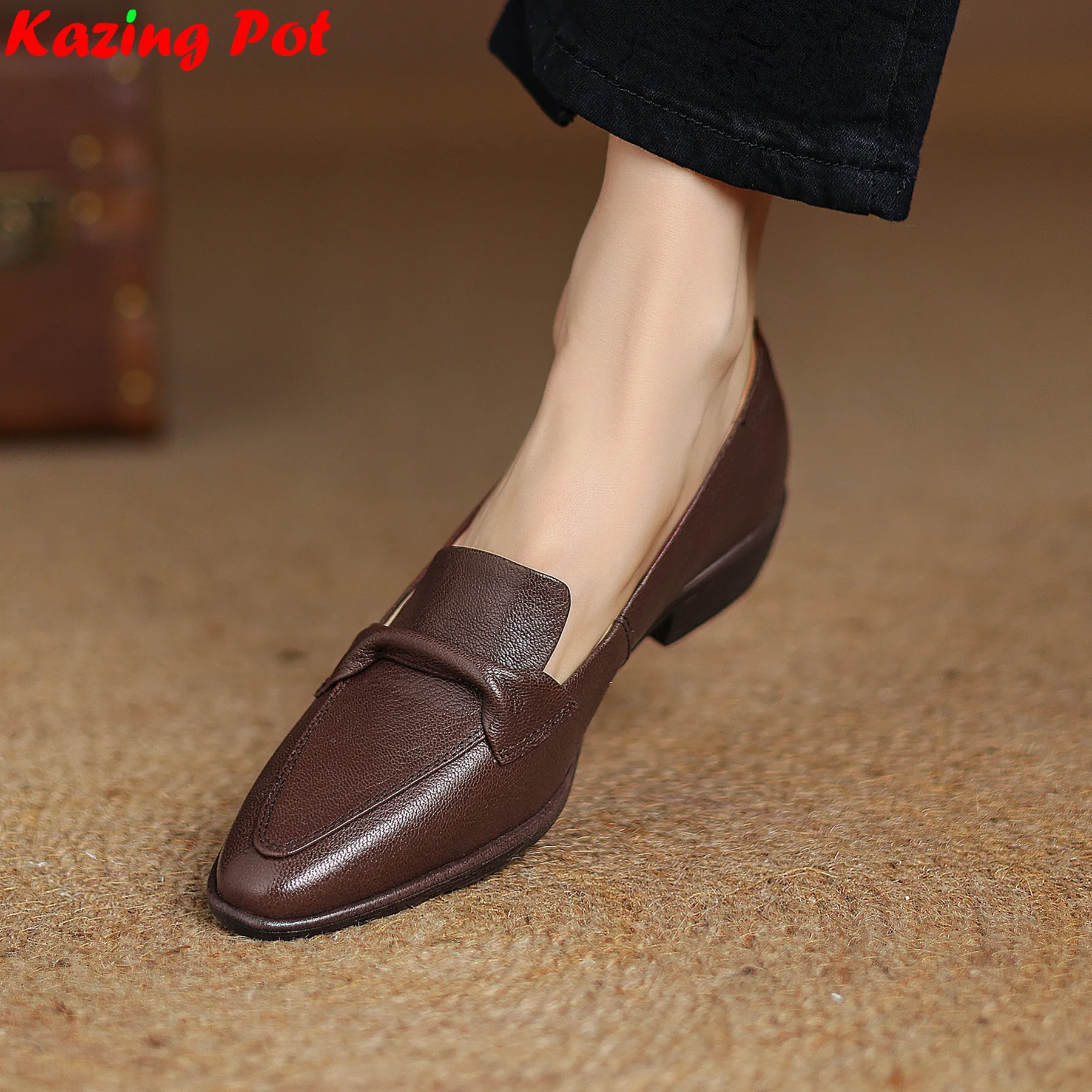 Vendita calda 2025 morbida pelle di pecora retrò grosso tacco medio slip on primavera autunno scarpe da ufficio signora concisa casual pompe da donna di marca