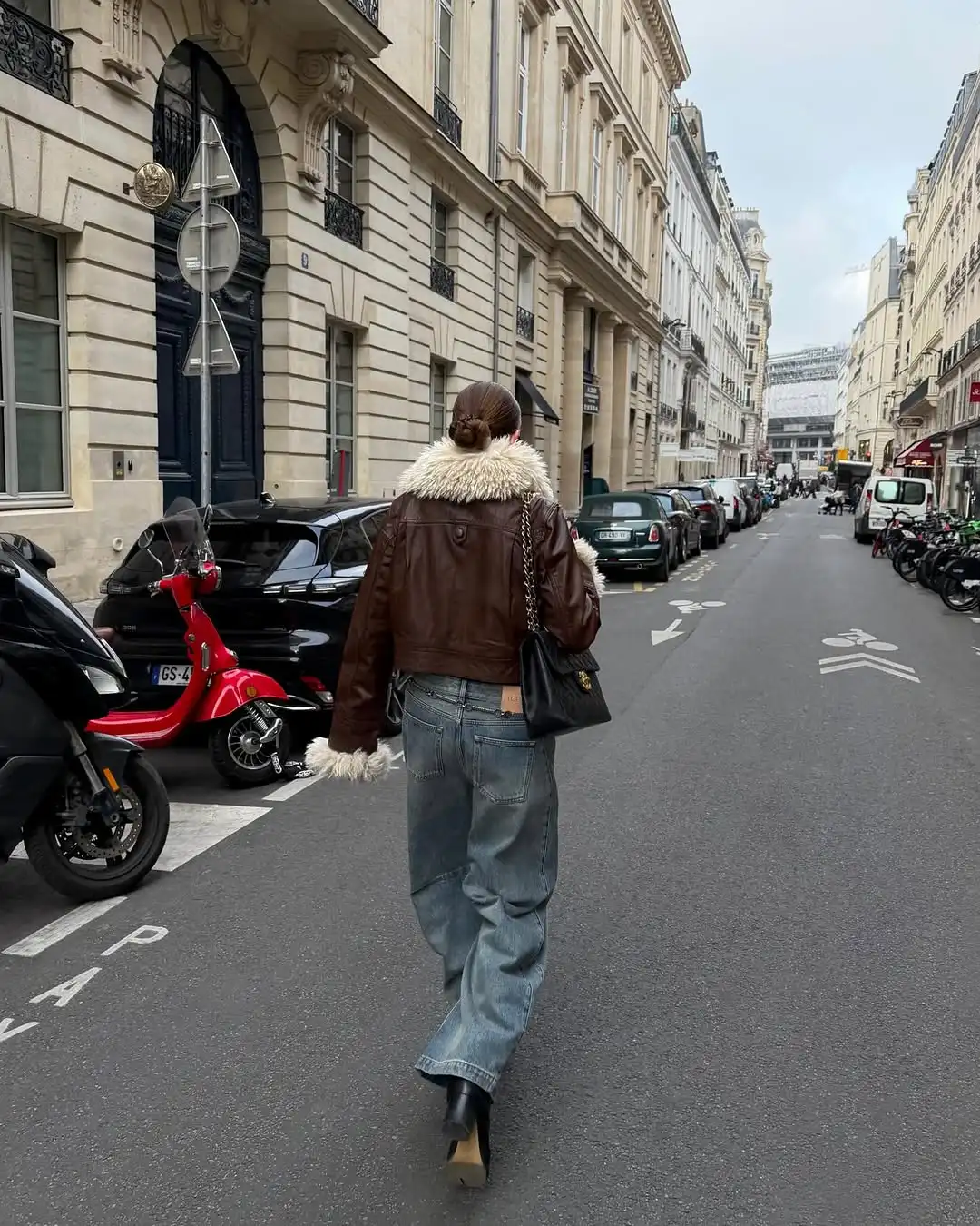 سترة نسائية من الجلد ذات ياقة من الفرو وأكمام طويلة واحدة الصدر سترة قصيرة من الفرو 2026 ملابس يومية للسيدات جديدة #2