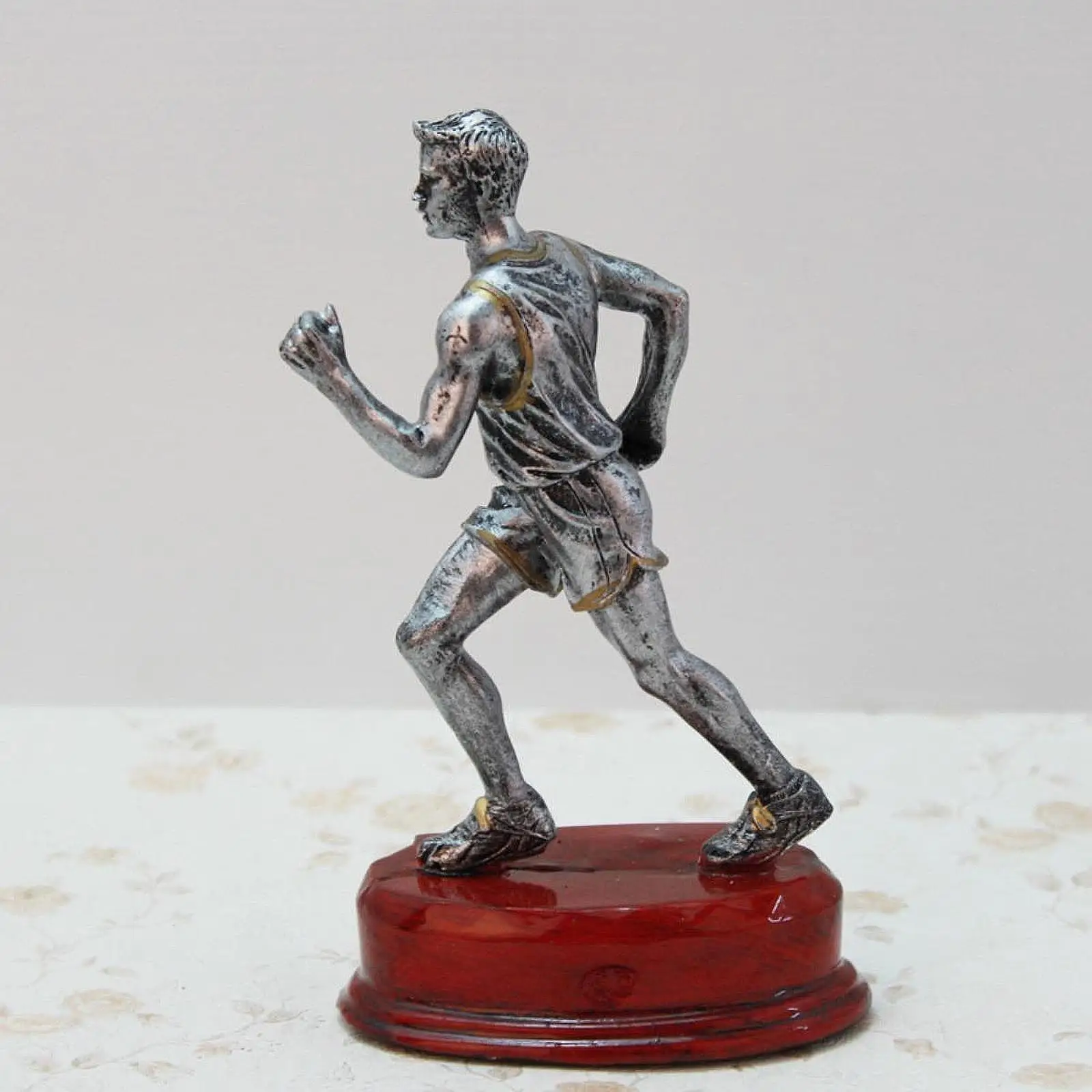 Male Long Distance Runner Statue Desktop Ornament Decorative 10x6x15.5cm Collectible for Cafe, Bar Decor Versatile