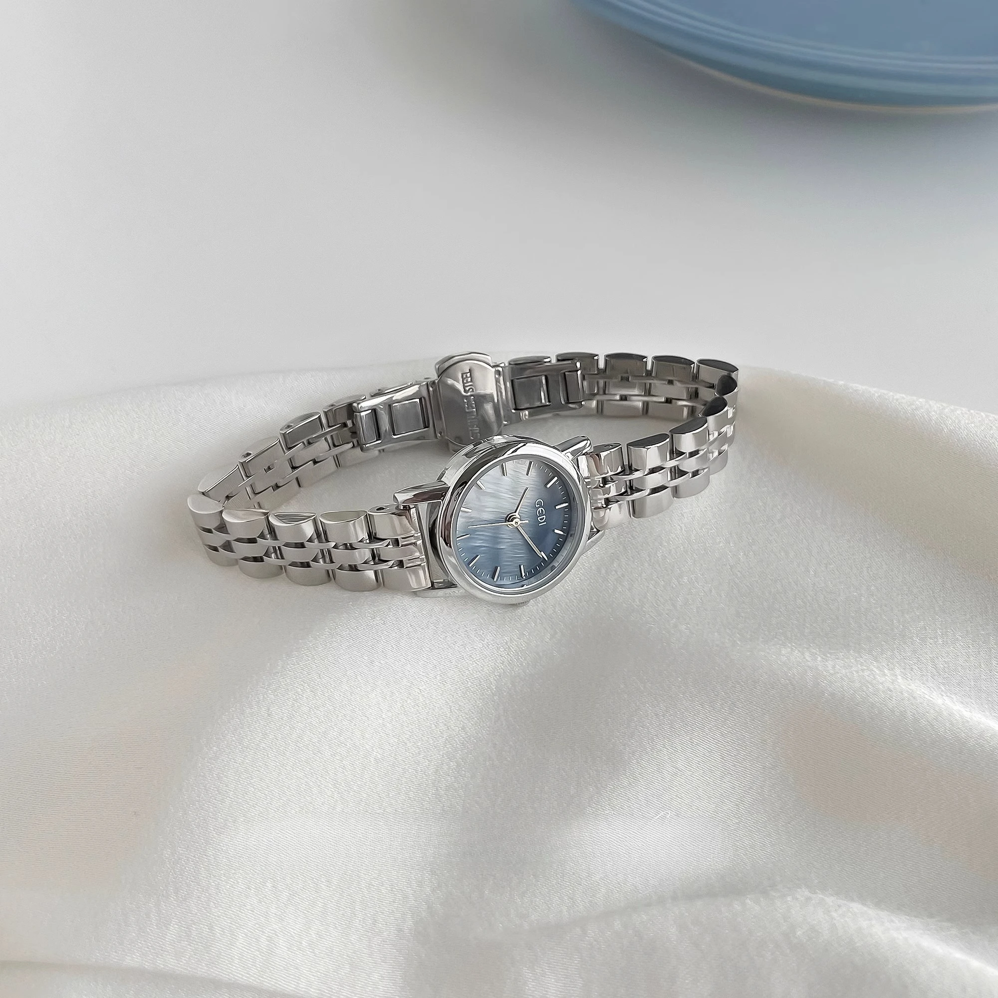 

Women's watch with a light luxury and high-end feelsimple and elegant style, women's steel bandsmall dial, suitable for students