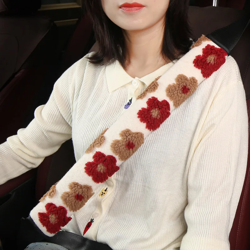 

New Car Seat Belt Protective Cover Lamb Velvet Flower Shoulder Pads Fashionable Comfortable and Anti-stranglehold Shoulder Pads