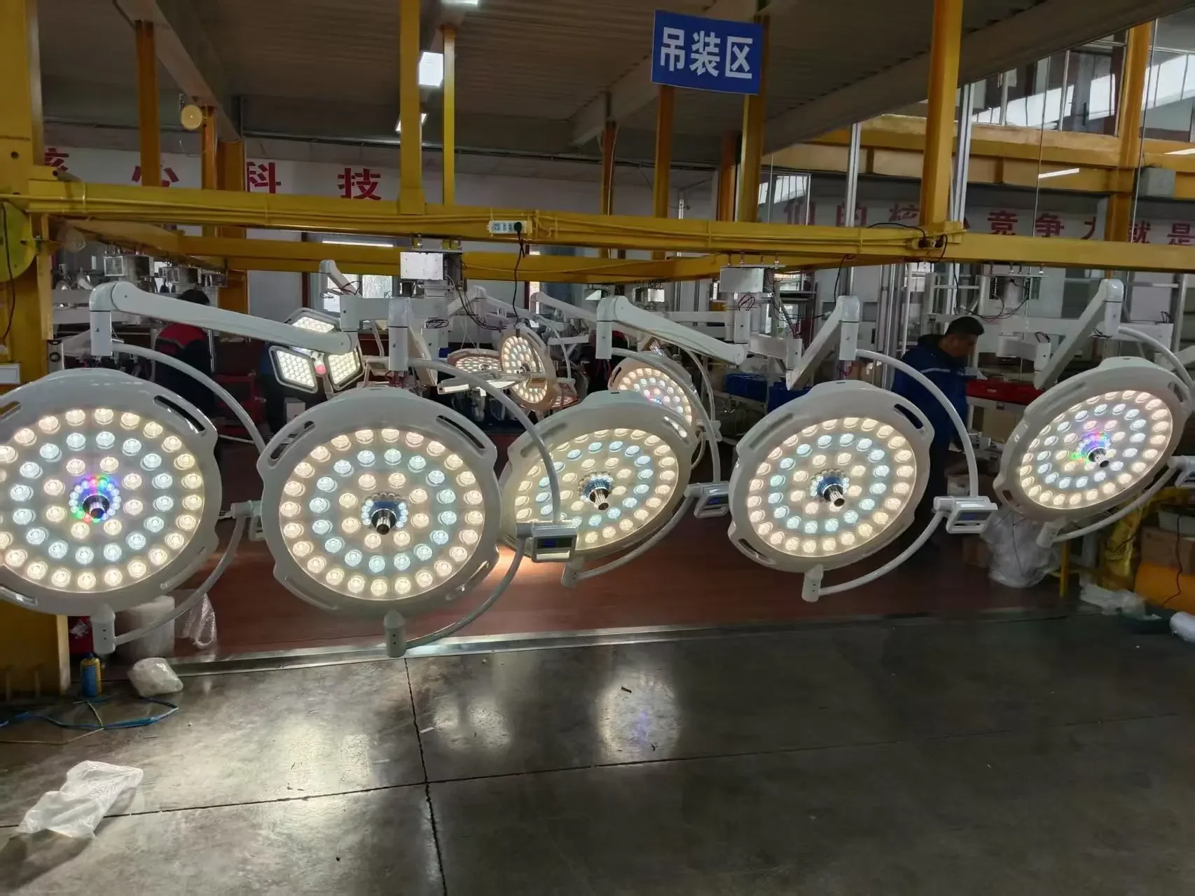 Portable Single Head LED 500 Operating Light Medical Electric Power Source for Operating Room Emergency Plastic Metal