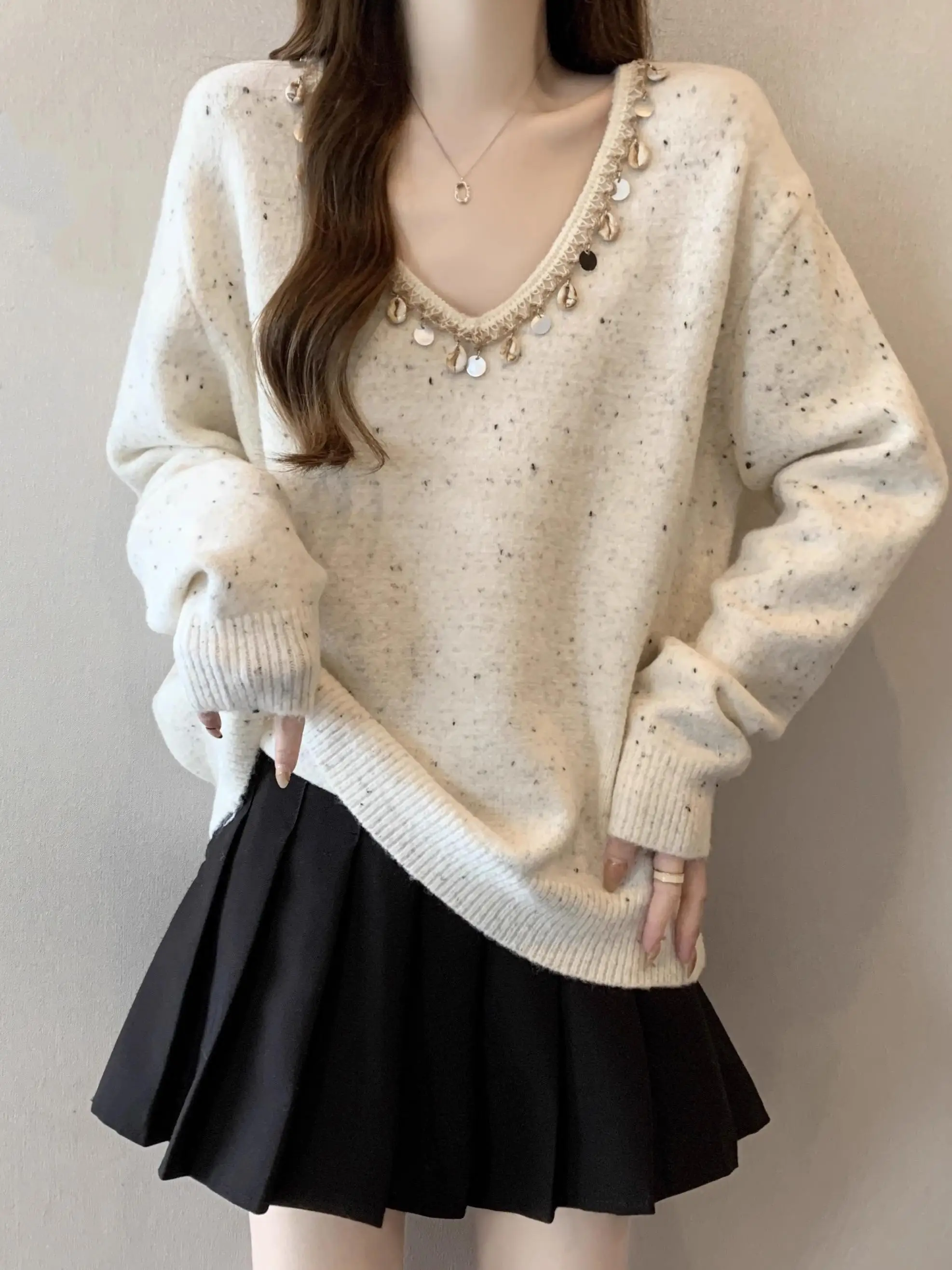 

Unique V-neck Sequin Sweater Women's plus Size Spring 2026 Glitter Knit Top Comfortable Fit Commute Style Loose Long Sleeve