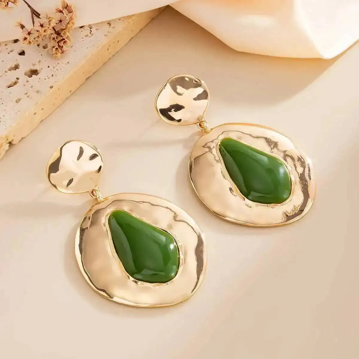 

SHIXIN Vintage Green Resin Acrylic Irregular Pendant Earrings for Women Elegant Geometric Elliptical Drop Earrings Jewelry Gifts