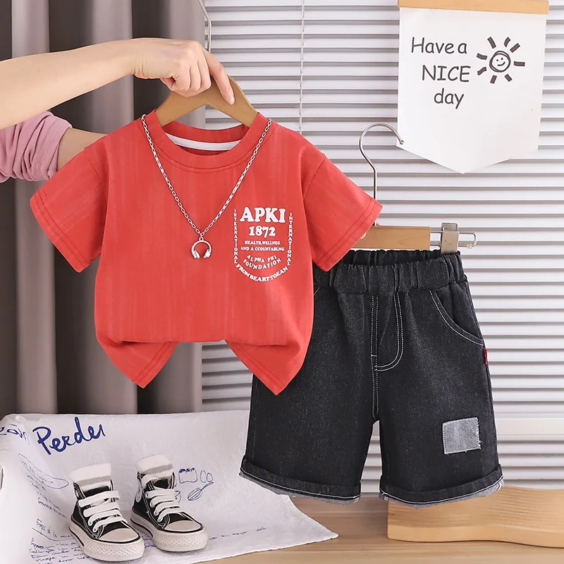 

Летний костюм для мальчиков 2026: Новая коллекция детской одежды для мальчиков 0-5 лет в корейском стиле – футболки с коротким рукавом и джинсовые шорты, детские комплекты