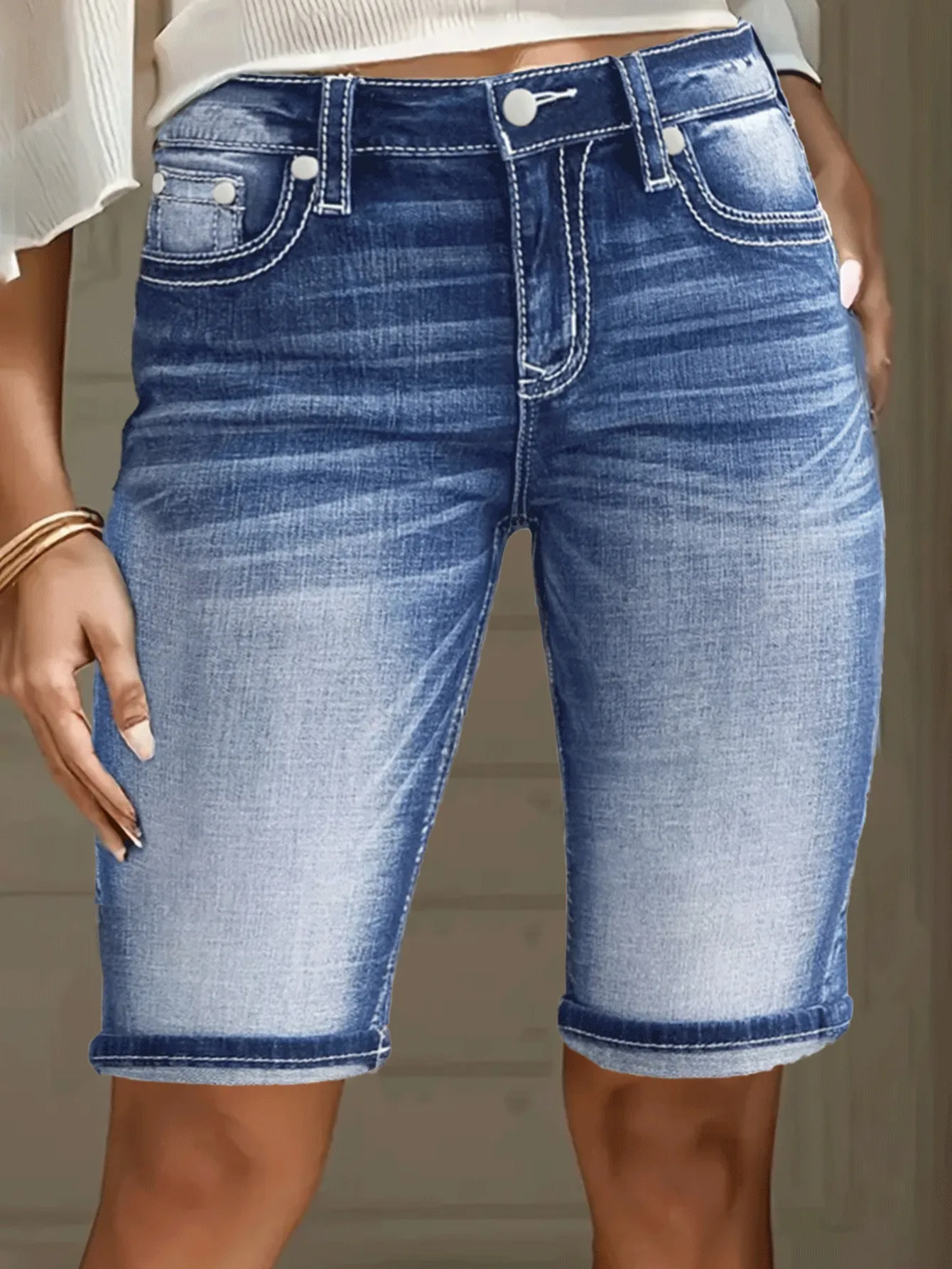Pantaloncini di jeans invecchiati alla moda per donna 40+ |   Jeans ad alte prestazioni di nuovo arrivo