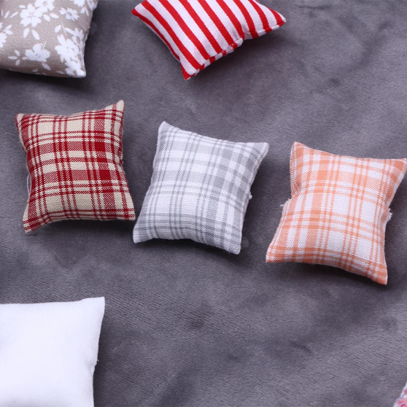 2PCS 4.5*3.5cm Dollhouse Miniature Simulated Cotton Flower Pillow Model Cushions Sofa Couch Bed Furniture Toy Doll Accessory