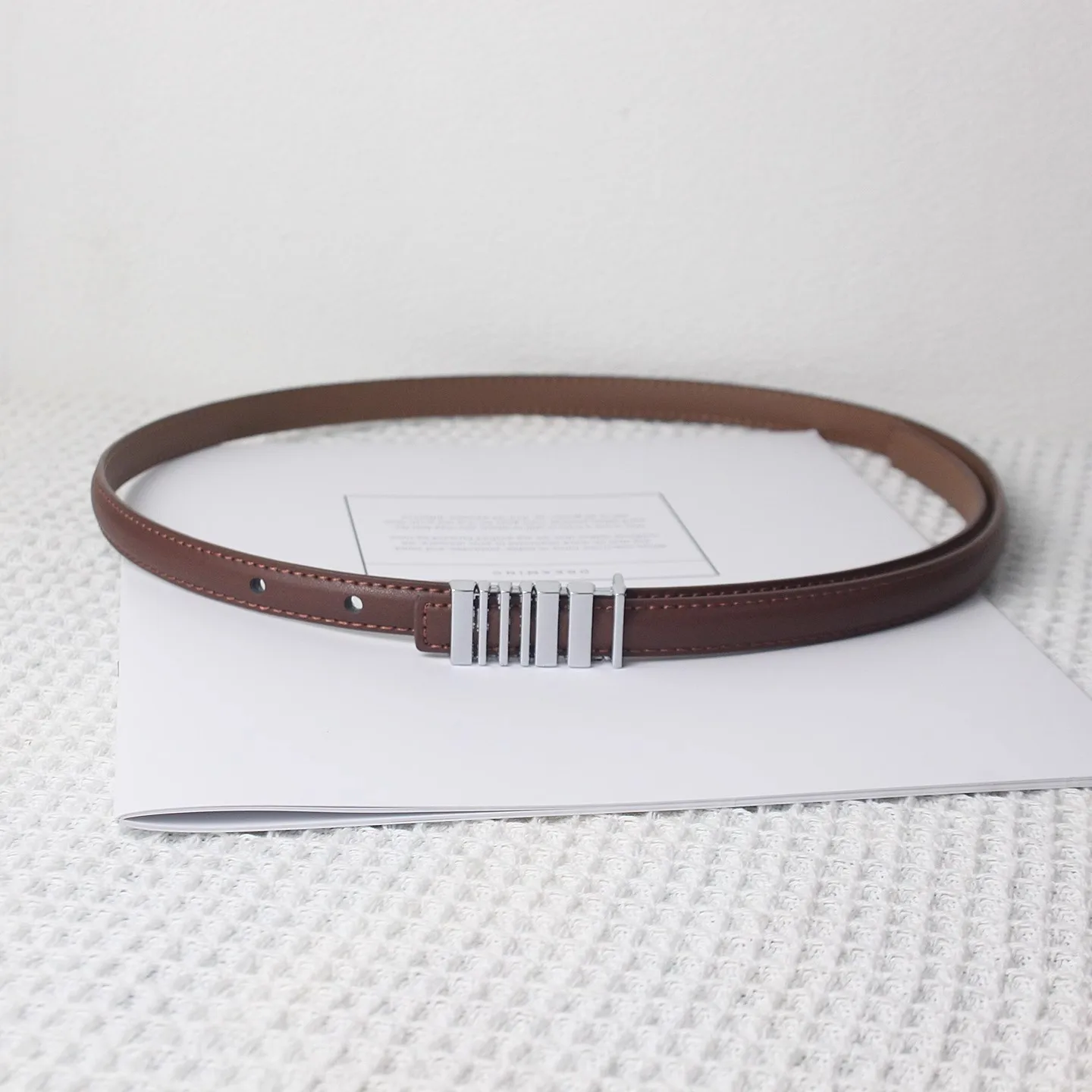 ผู้ชายผู้หญิงแฟชั่นเงินหัวเข็มขัดหนังแท้รัดตัวหญิง Cummerbund Coat เข็มขัดชุด Decration เข็มขัดแคบ J1509