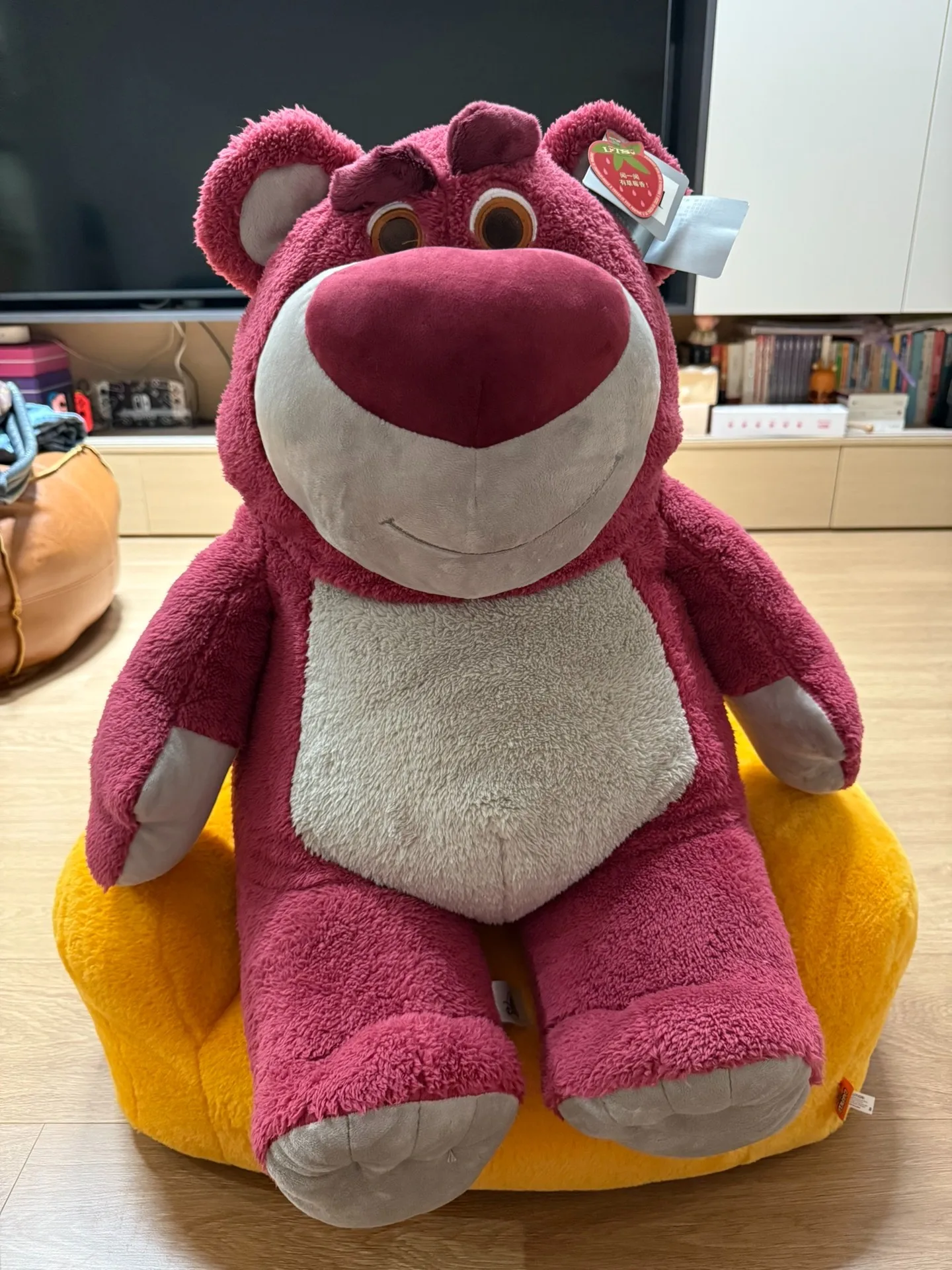 

70cm Shanghai Disneyland Toy Story Strawberry Scented Strawberry Bear Fur Toy for Girls as a Birthday Gift