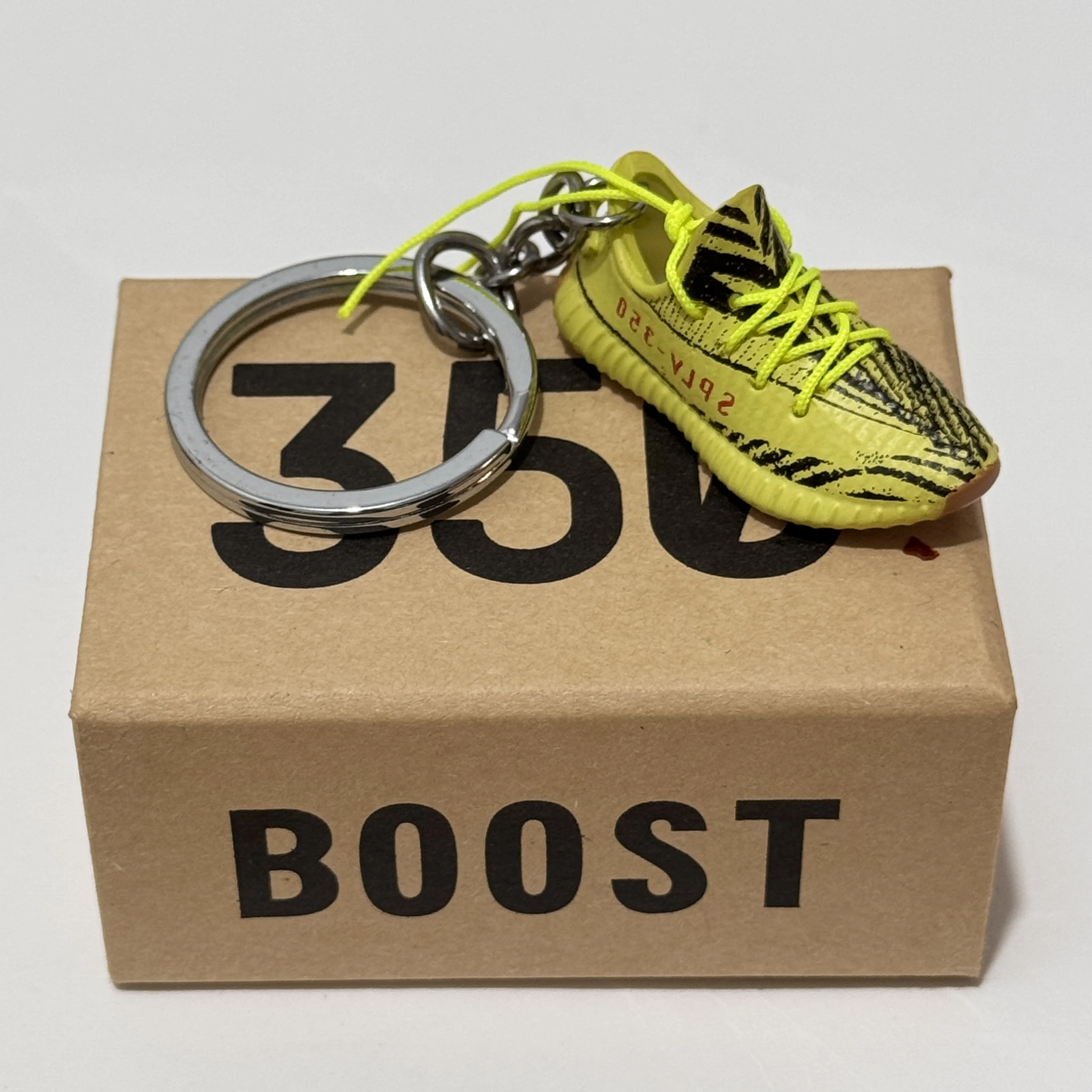 Creative Mini Sneakers Keychain Gift 3D Shoe Model Bags Backpacks Decorative Ornaments Car Bag Keyring Gift For Boyfriend Gifts
