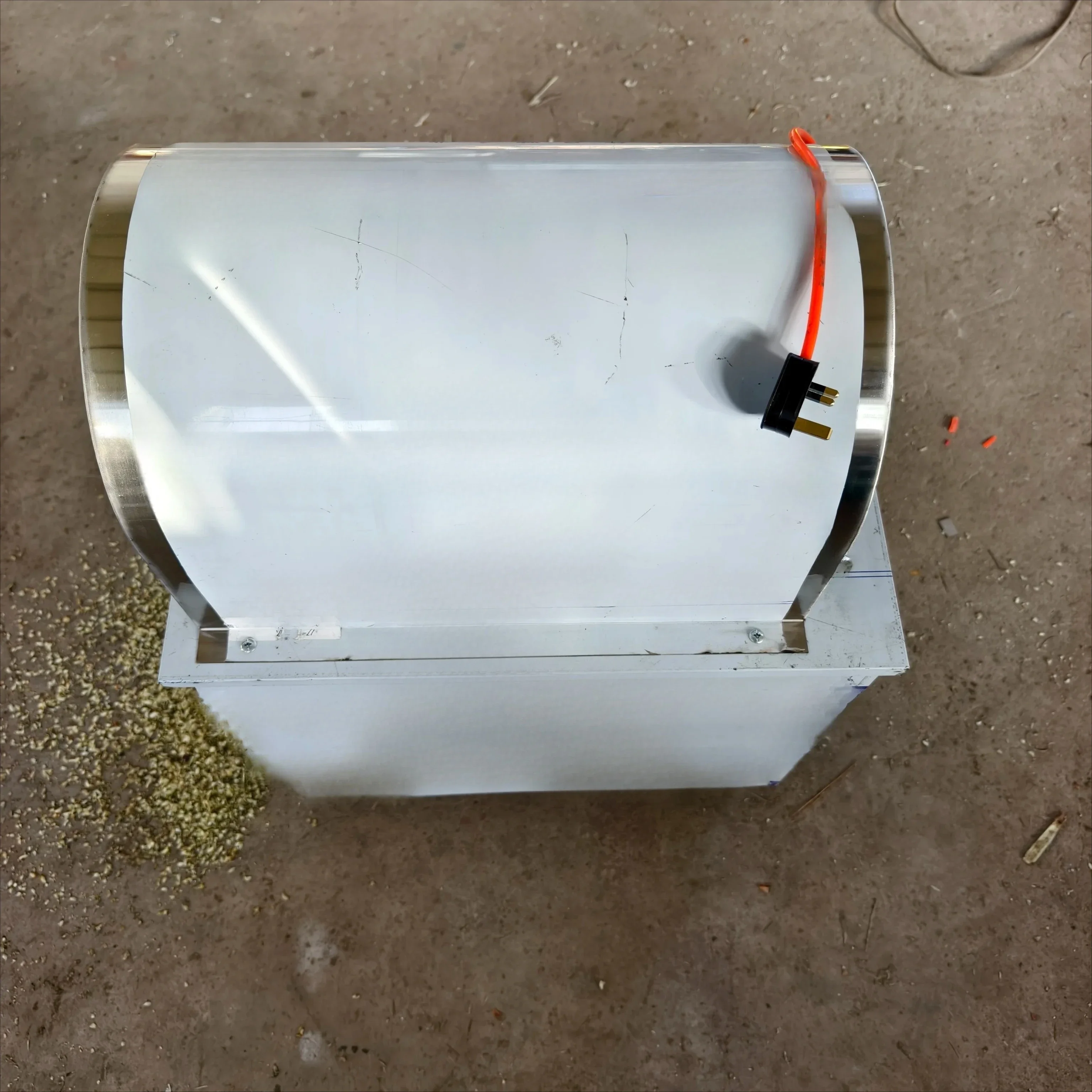 High-speed automatic sugarcane peeling machine