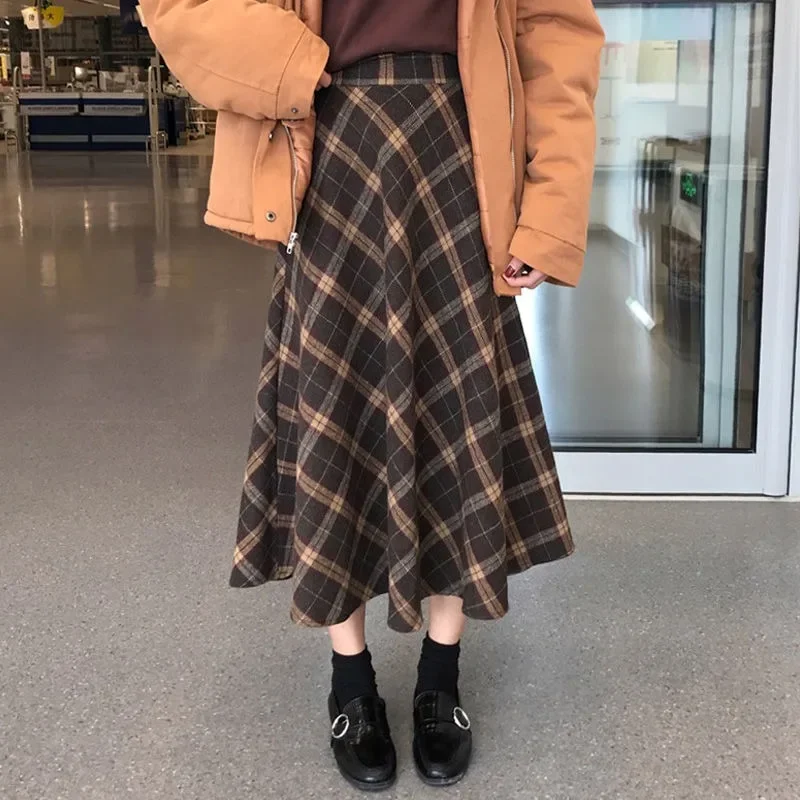 Vintage Plaid Skirt Autumn and Winter Style Slim Mid Length Large Swing Skirt Knee Length Elegant A-line Soft Plush Skirt