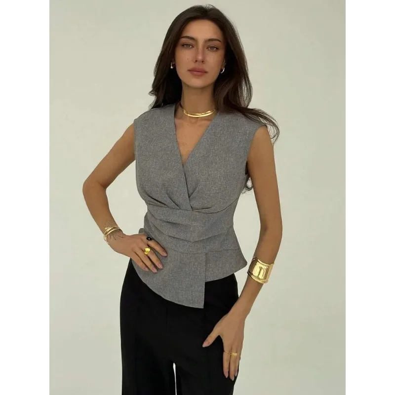 

Европейский и американский стиль: жилет с V-образным вырезом, приталенный, с асимметричным подолом, элегантный.