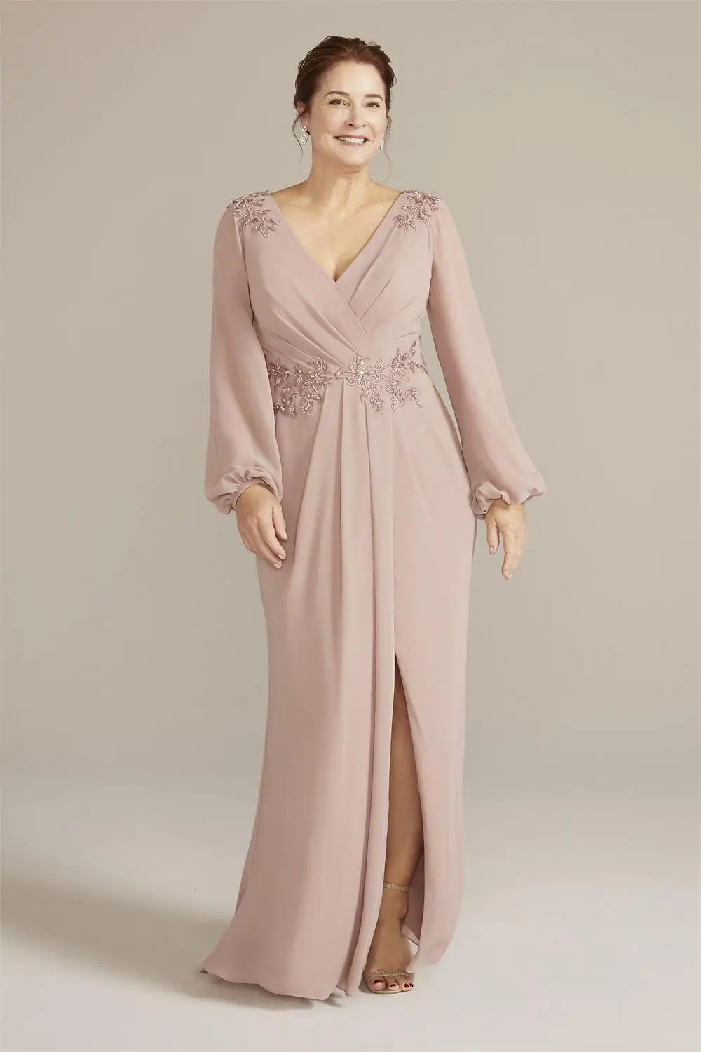 

Sheath V Neck Long Sleeves Lace Appliques Mother of The Bride Dresses Open Back Floor Length Front Split Prom Party Gowns