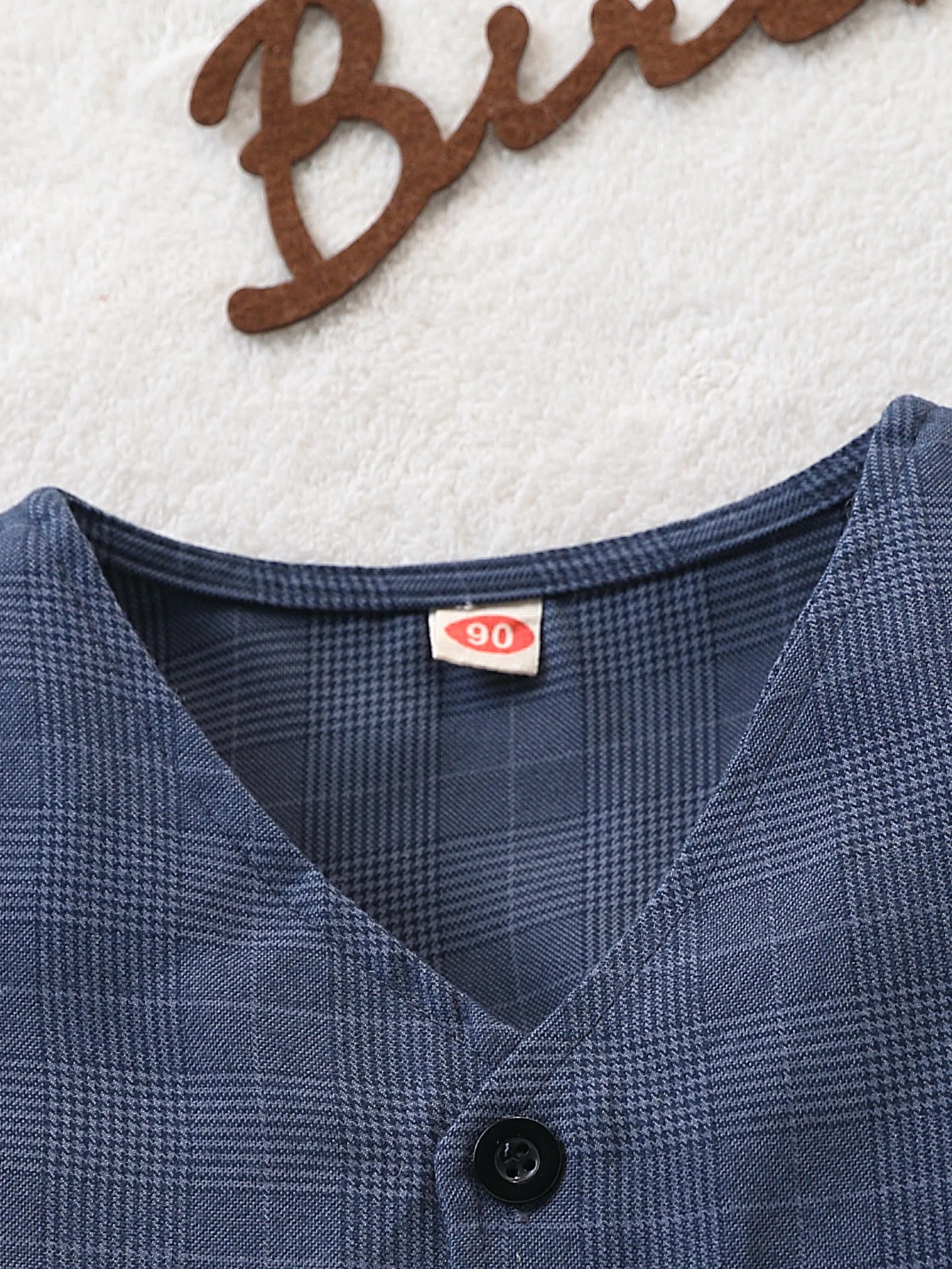 3-teiliger Anzug für Babys, bestehend aus Weste mit Karomuster, einfarbigem Hemd, Fliege und Hose mit Karomuster, ideal für Hochzeitsfeiern und für alle Jahreszeiten. – Detail 7