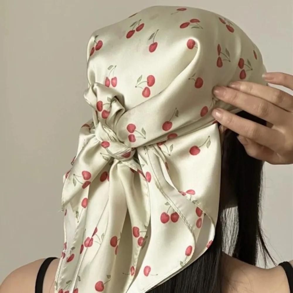 Copricapo Sciarpa per capelli con fiori sfocati di ciliegia Graziosa fascia per capelli morbida per cuccioli Turbante quadrato Sciarpe a farfalla Streetwear