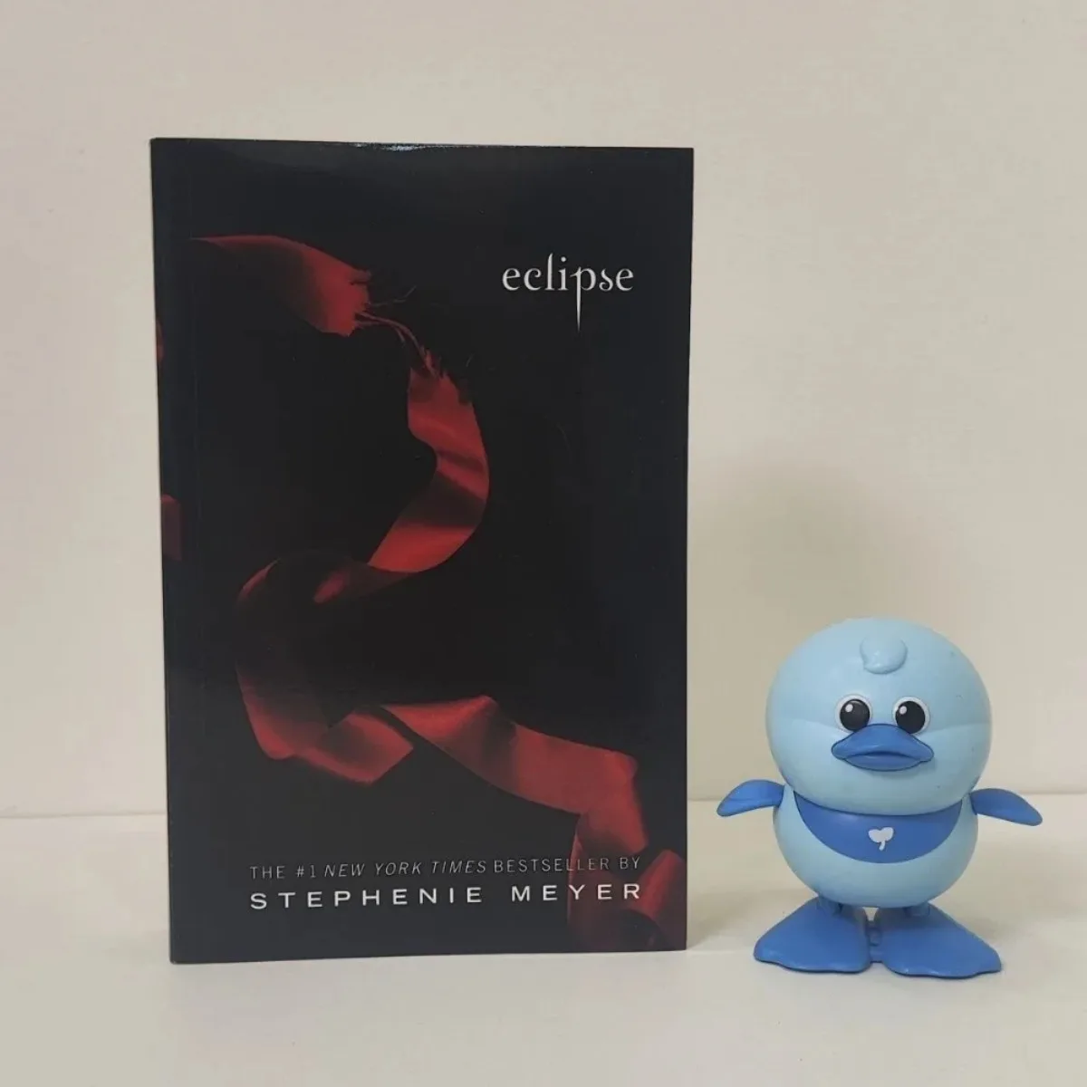 

Eclipse By Stephenie Meyer - The Twilight Saga Book 3 | Vampire-Werewolf Alliance Bella’s Final Choice Epic Supernatural Romance