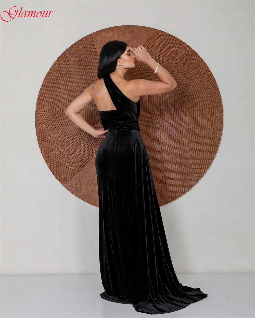 ที่กําหนดเองคลาสสิกกํามะหยี่ชุดราตรีสไตล์โมเดิร์น Halter ชุดเดรสปาร์ตี้ Simple แผงรถไฟโอกาสพิเศษ