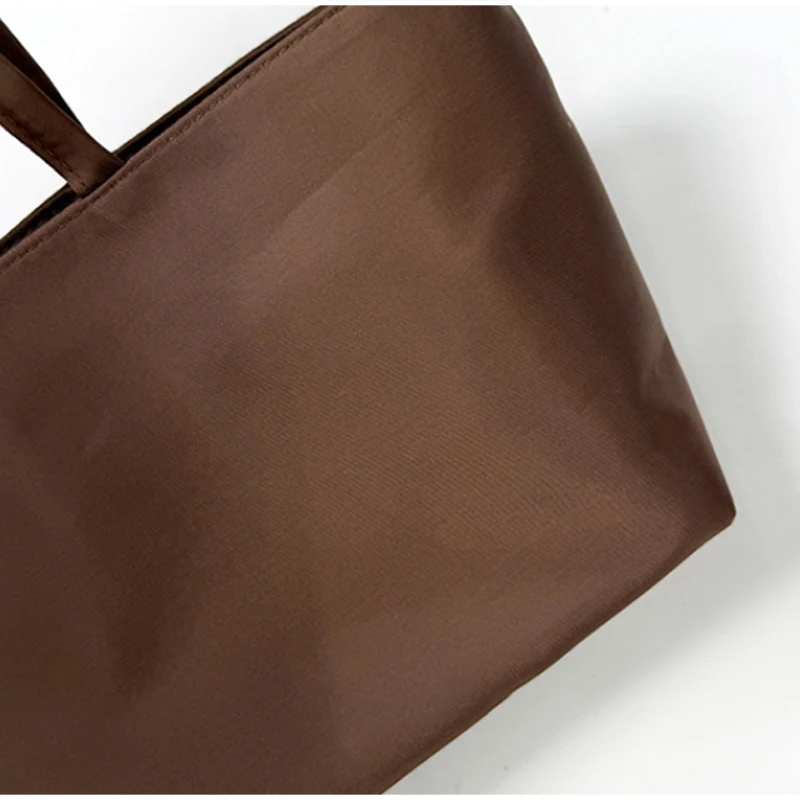 Minimalistische Nylon-Umhängetasche mit passender Handtasche, leichte, vielseitige Damen-Unterarmtasche, einfarbige Alltagstasche – Detail 5