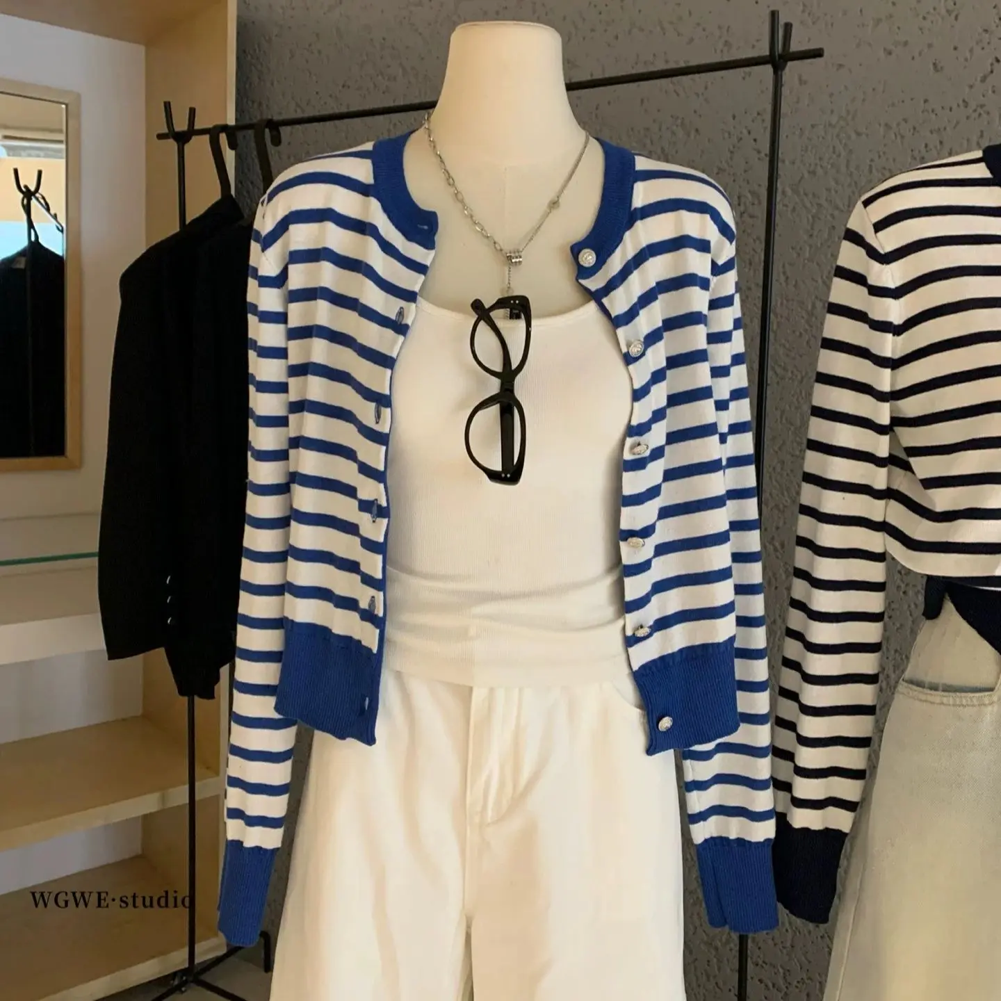 

Korean contrasting color one-shoulder short-sleeved T-shirt for women 2025 summer new irregular knitted top