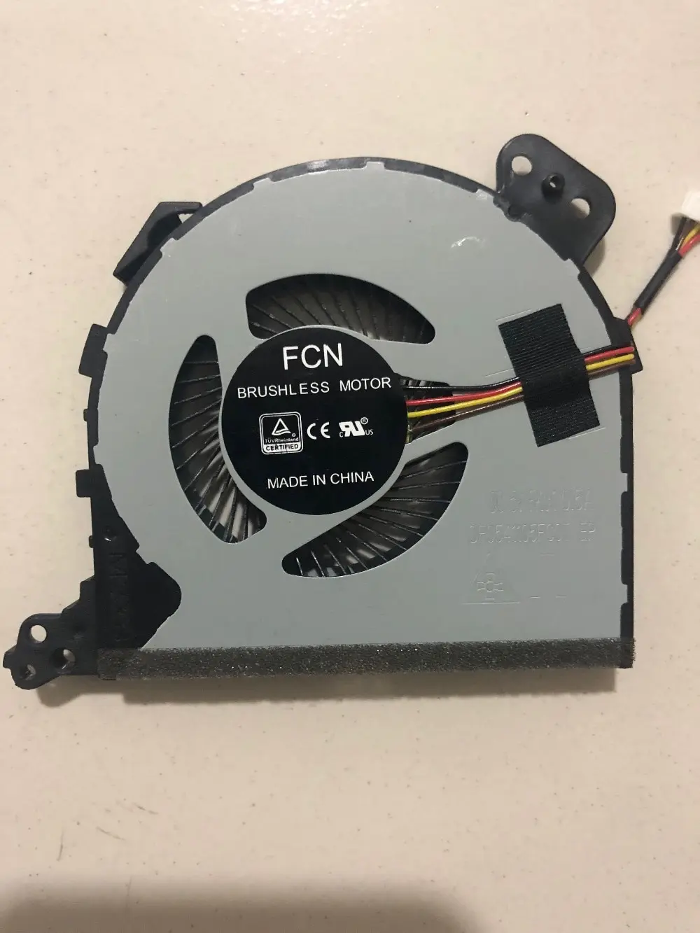 FCN DFS541105FC0T FKU1 DC 5V 0.5A 4สาย Server พัดลมทำความเย็น