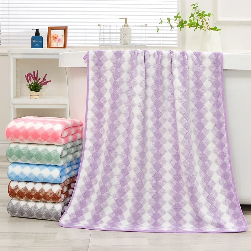 Tri Color Grid Coral Velvet Cationic Bath Towel For Household Use Soft Absorbent Not Easy To Shed Hair Adult Beach Towel New