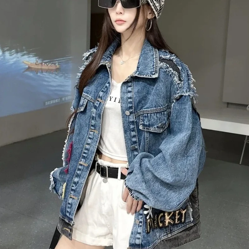 Kurtka dżinsowa vintage z haftem Myszki Miki - postarzany wygląd i napisem "AND SIN NO MORE!". Slogan, odzież uliczna w stylu Y2K do codziennego noszenia