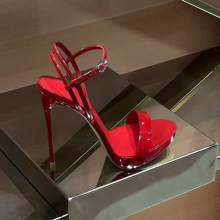 2026 Neue Sexy Europäische High-Heel Damenschuhe Modell Elegant und Stilvoll Offene Zehenpartie Modische Sandalen Große Größen – Detail 2