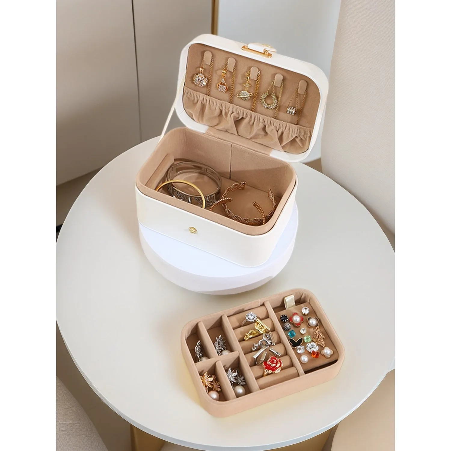 Large Capacity Luxury Genuine Leather Double-Layer Jewelry Box, Featuring Layered Design And Accessory Tray.