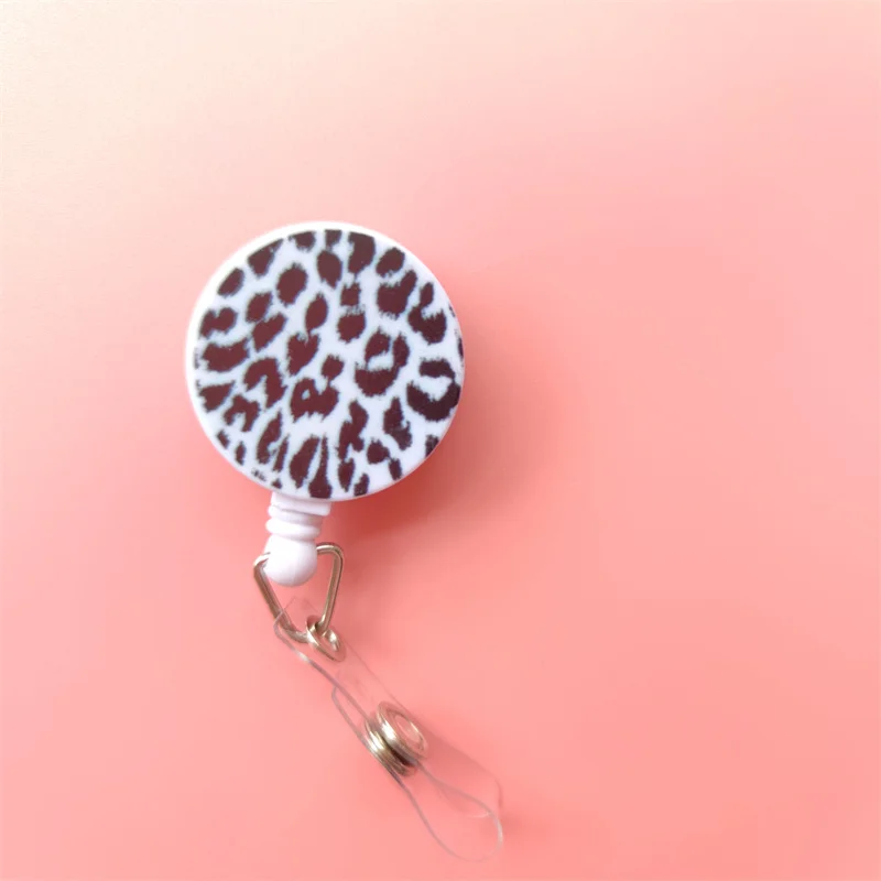 Schmetterling einziehbarer Ausweishalter Reel Clip Leopardenmuster Krankenschwester Ausstellungskartenhalter Frau Arzt Ausweis Kette Clips – Detail 37