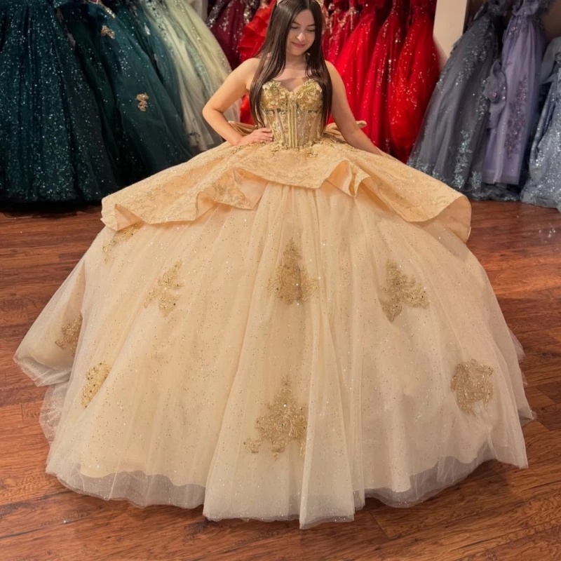 

champagne Shiny Ball Gown Quinceanera Dresses Applique Lace Beading Crystal Bow Tull Corset Off The Shoulder Sweet 16 Dres vesti