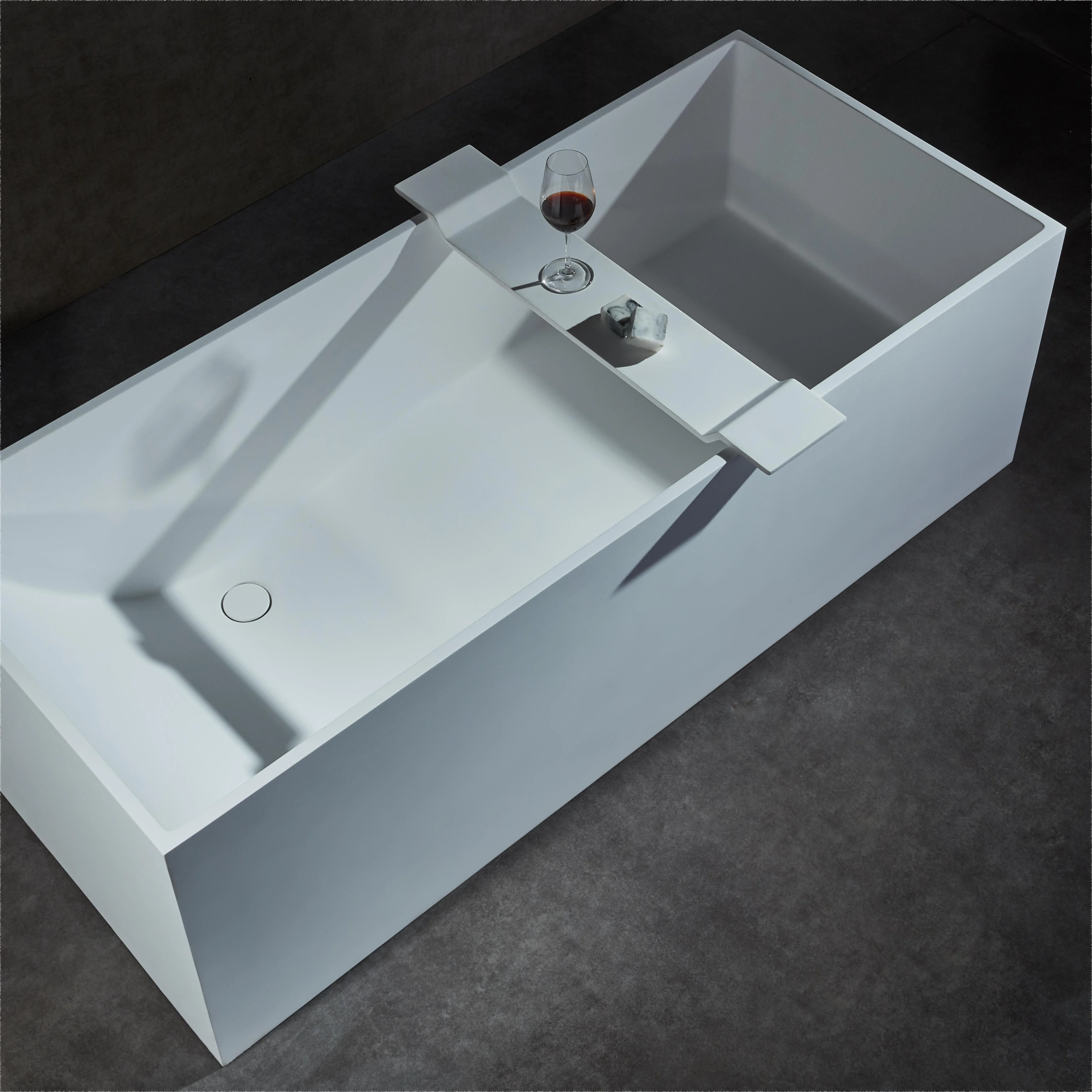 European Style Freestanding Soaking Bathtub Solid Surface Rectangle Design